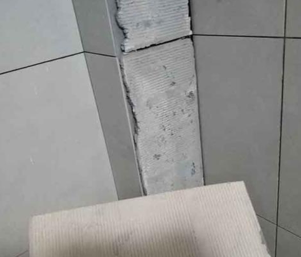 丹棱瓷砖空鼓维修公司分享下厨房瓷砖脱落的补救措施。